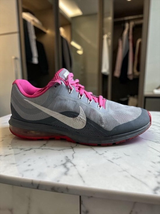 Nike Shoes - Nike Air Max Dynasty 2 Women's Gray Pink Running Shoes Size 9